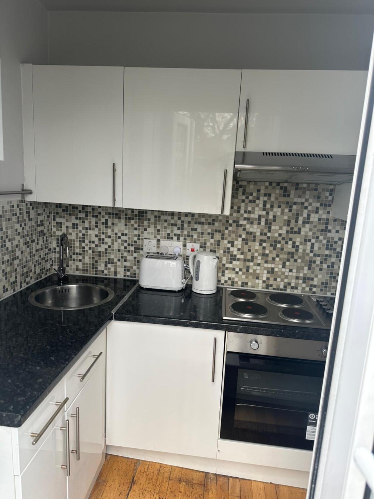 Zone 2 Apartment *